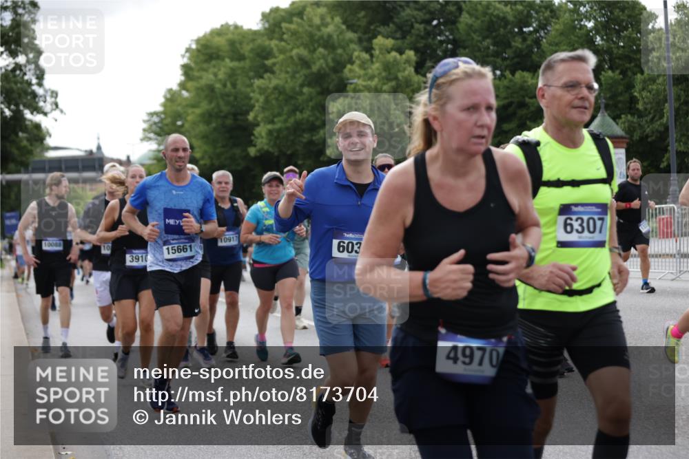 29.06.2025 - hella hamburg halbmarathon Jannik Wohlers http://msf.ph/oto/8173704 29.06.2025 10:21:57 Lombardsbrücke 1187, 1419, 1598, 2009, 2022, 2063, 2351, 2514, 3108, 3457, 3511, 3910, 3946, 4113, 4114, 4131, 4366, 4556, 4559, 4829, 4969, 4970, 5079, 5838, 6030, 6048, 6049, 6303, 6307, 6347, 6820, 6826, 6977, 7097, 7794, 8511, 8855, 8884, 8954, 9204, 9516, 10088, 10241, 10432, 10663, 10917, 10961, 11046, 11440, 12933, 13248, 13255, 13369, 13460, 13820, 14079, 14240, 14314, 14333, 14334, 14442, 14901, 14903, 14980, 15114, 15129, 17556, 19154 meine-sportfotos.de