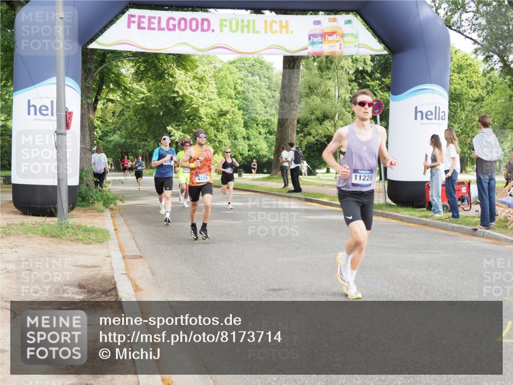 29.06.2025 - hella hamburg halbmarathon MichiJ http://msf.ph/oto/8173714 29.06.2025 10:15:42 Zwischen KM18-KM19 4338, 8376, 9767, 11228, 17003 meine-sportfotos.de