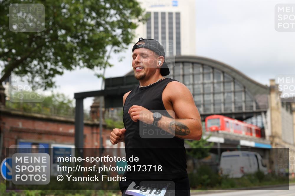 29.06.2025 - hella hamburg halbmarathon Yannick Fuchs http://msf.ph/oto/8173718 29.06.2025 10:25:40 20KM 2460, 2851, 3379, 3845, 5826, 7055, 7481, 8318, 9381, 11413, 12049, 12691, 15253, 17322, 18177, 18235, 18871 meine-sportfotos.de
