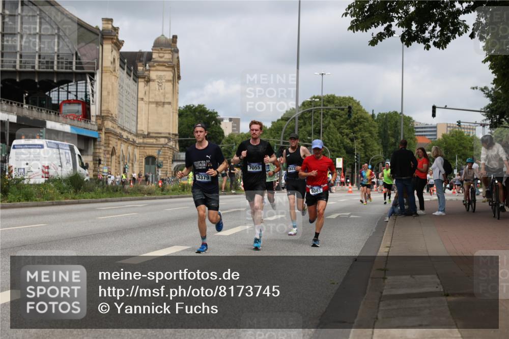 29.06.2025 - hella hamburg halbmarathon Yannick Fuchs http://msf.ph/oto/8173745 29.06.2025 10:25:45 20KM 2460, 2851, 3379, 3845, 5826, 7055, 7481, 7880, 8318, 9381, 11413, 13754, 16508, 17322, 18177, 18235, 18871 meine-sportfotos.de