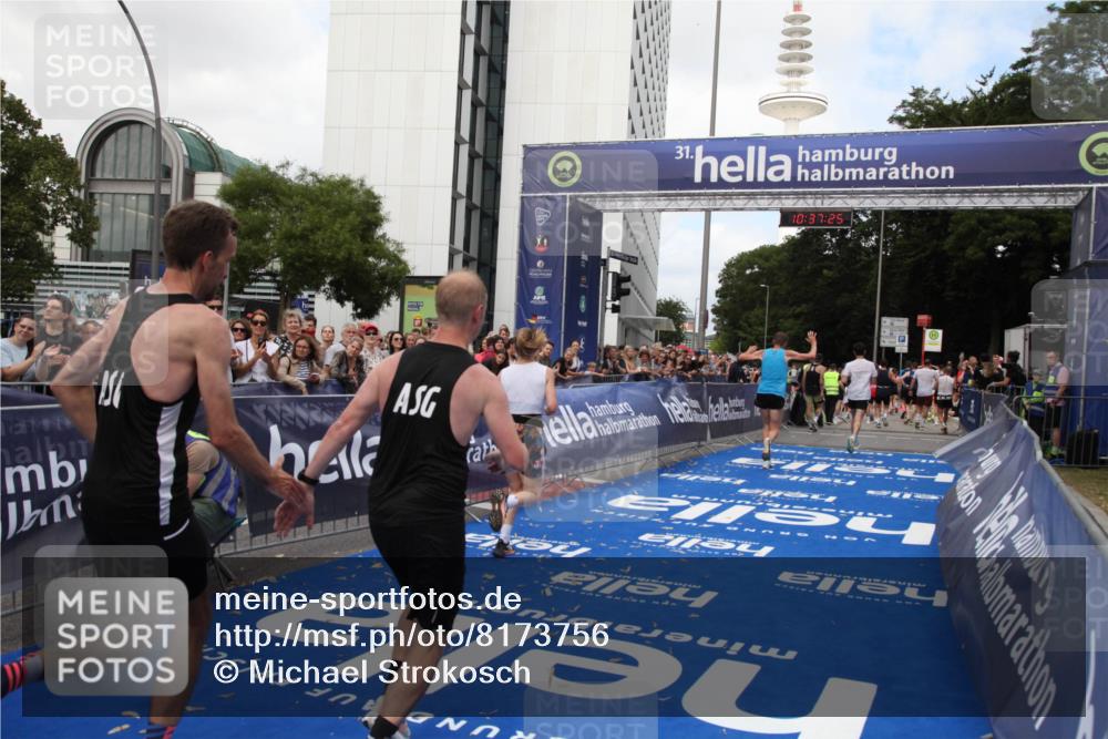 29.06.2025 - hella hamburg halbmarathon Michael Strokosch http://msf.ph/oto/8173756 29.06.2025 10:37:24 Ziel 5003, 12739, 12900, 13854, 14387, 14459, 15888, 17306, 18824 meine-sportfotos.de