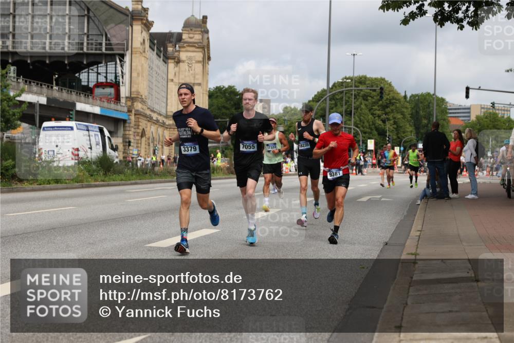 29.06.2025 - hella hamburg halbmarathon Yannick Fuchs http://msf.ph/oto/8173762 29.06.2025 10:25:46 20KM 2460, 2851, 3379, 3845, 5826, 7055, 7481, 7880, 8318, 9381, 11413, 13754, 16508, 17322, 18177, 18235, 18871 meine-sportfotos.de