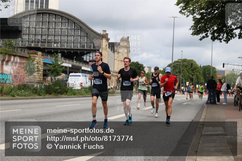 29.06.2025 - hella hamburg halbmarathon Yannick Fuchs http://msf.ph/oto/8173774 29.06.2025 10:25:46 20KM 2460, 2851, 3379, 3845, 5826, 7055, 7481, 7880, 8318, 9381, 11413, 13754, 16508, 17322, 18177, 18235, 18871 meine-sportfotos.de
