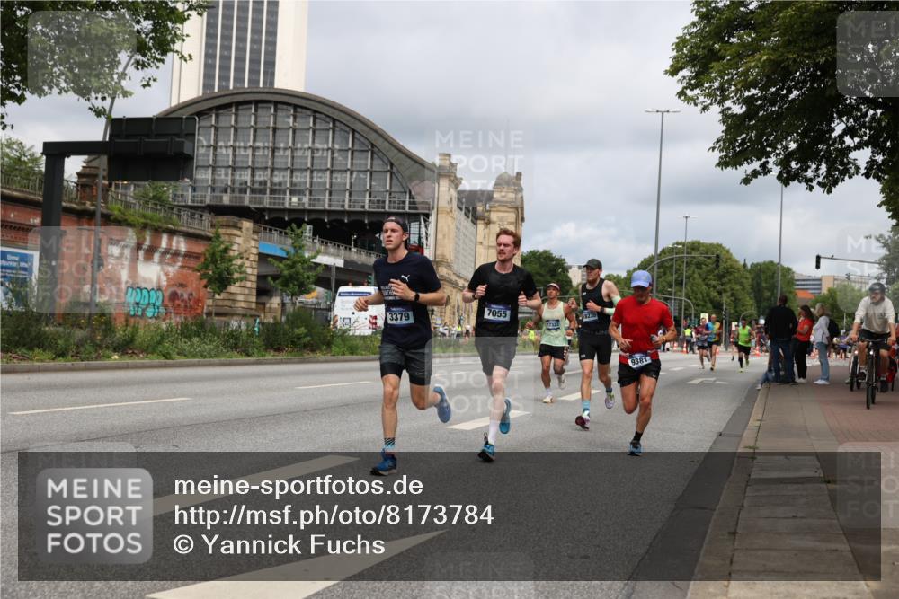 29.06.2025 - hella hamburg halbmarathon Yannick Fuchs http://msf.ph/oto/8173784 29.06.2025 10:25:46 20KM 2460, 2851, 3379, 3845, 5826, 7055, 7481, 7880, 8318, 9381, 11413, 13754, 16508, 17322, 18177, 18235, 18871 meine-sportfotos.de