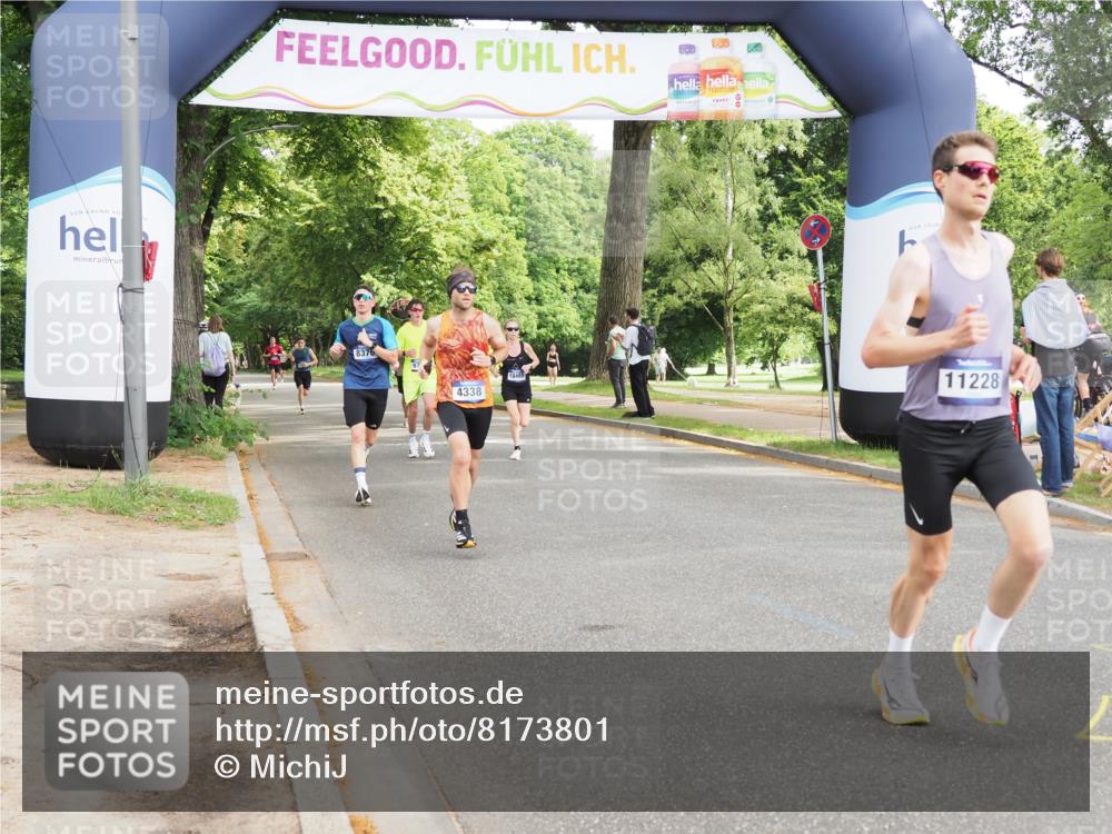29.06.2025 - hella hamburg halbmarathon MichiJ http://msf.ph/oto/8173801 29.06.2025 10:15:42 Zwischen KM18-KM19 4338, 8376, 9767, 11228, 17003 meine-sportfotos.de