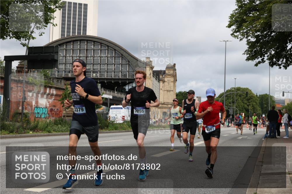 29.06.2025 - hella hamburg halbmarathon Yannick Fuchs http://msf.ph/oto/8173802 29.06.2025 10:25:47 20KM 2460, 2851, 3379, 3845, 5826, 7055, 7481, 7880, 8318, 9381, 11413, 13754, 16508, 17322, 18177, 18235, 18871 meine-sportfotos.de