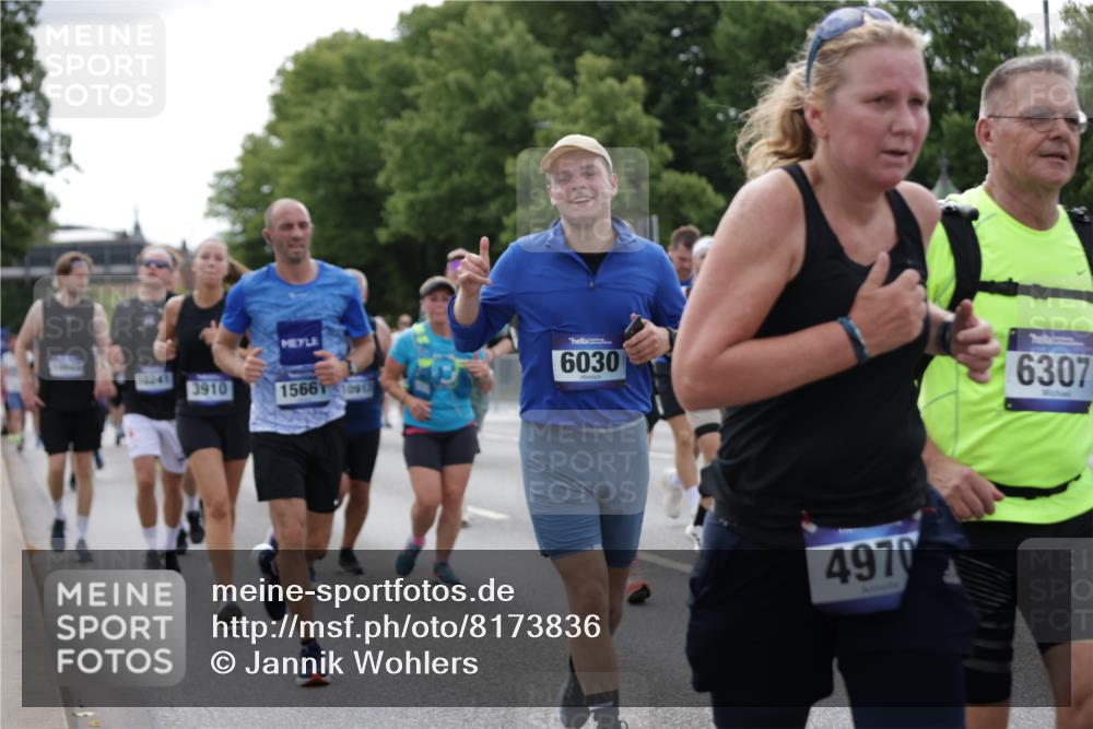 29.06.2025 - hella hamburg halbmarathon Jannik Wohlers http://msf.ph/oto/8173836 29.06.2025 10:21:57 Lombardsbrücke 1187, 1419, 1598, 2009, 2022, 2063, 2351, 2514, 3108, 3457, 3511, 3910, 3946, 4113, 4114, 4131, 4366, 4556, 4559, 4829, 4969, 4970, 5079, 5838, 6030, 6048, 6049, 6303, 6307, 6347, 6820, 6826, 6977, 7097, 7794, 8511, 8855, 8884, 8954, 9204, 9516, 10088, 10241, 10432, 10663, 10917, 10961, 11046, 11440, 12933, 13248, 13255, 13369, 13460, 13820, 14079, 14240, 14314, 14333, 14334, 14442, 14901, 14903, 14980, 15114, 15129, 17556, 19154 meine-sportfotos.de