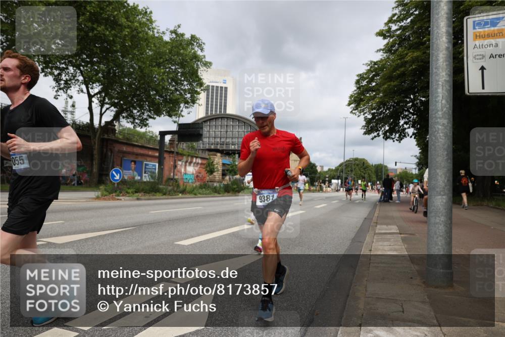 29.06.2025 - hella hamburg halbmarathon Yannick Fuchs http://msf.ph/oto/8173857 29.06.2025 10:25:48 20KM 2460, 2851, 3379, 3845, 5826, 7055, 7481, 7880, 8318, 9381, 11413, 13754, 16508, 17322, 18177, 18235, 18871 meine-sportfotos.de