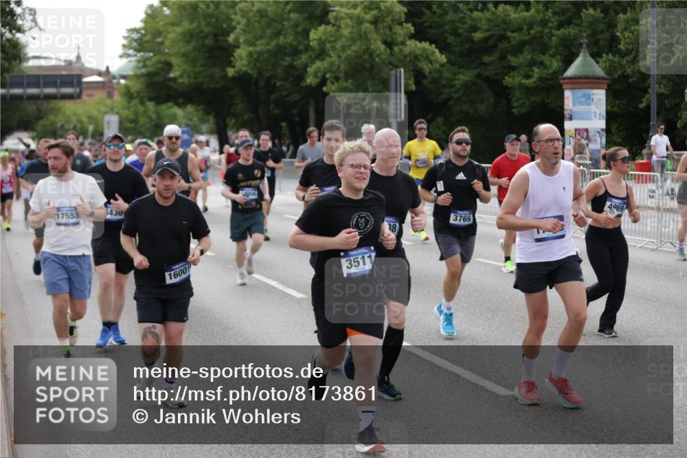 29.06.2025 - hella hamburg halbmarathon Jannik Wohlers http://msf.ph/oto/8173861 29.06.2025 10:22:08 Lombardsbrücke 1187, 1598, 2294, 2351, 2479, 2886, 3108, 3430, 3457, 3511, 3600, 3601, 3910, 3946, 4131, 4556, 4559, 4969, 5079, 5343, 5798, 5838, 6030, 6048, 6049, 6303, 6347, 6820, 6826, 6899, 7097, 7188, 7190, 7276, 7529, 7794, 7925, 8355, 8511, 8855, 8931, 9204, 9256, 9392, 9598, 10065, 10086, 10241, 10432, 10573, 10663, 10902, 10917, 10961, 11046, 11665, 12592, 12933, 13248, 13369, 13460, 13472, 13820, 13963, 14079, 14240, 14314, 14333, 14334, 14633, 14906, 14980, 15114 meine-sportfotos.de