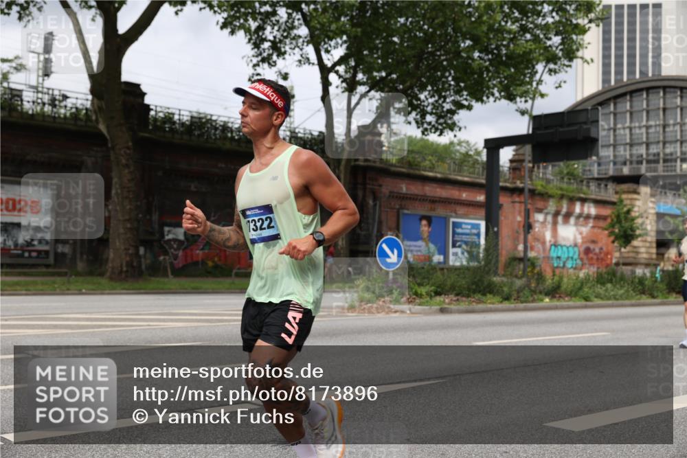 29.06.2025 - hella hamburg halbmarathon Yannick Fuchs http://msf.ph/oto/8173896 29.06.2025 10:25:50 20KM 2460, 2851, 3379, 3845, 5826, 7055, 7481, 7880, 9381, 10017, 11413, 13754, 16508, 17322, 18177, 18235, 18871 meine-sportfotos.de