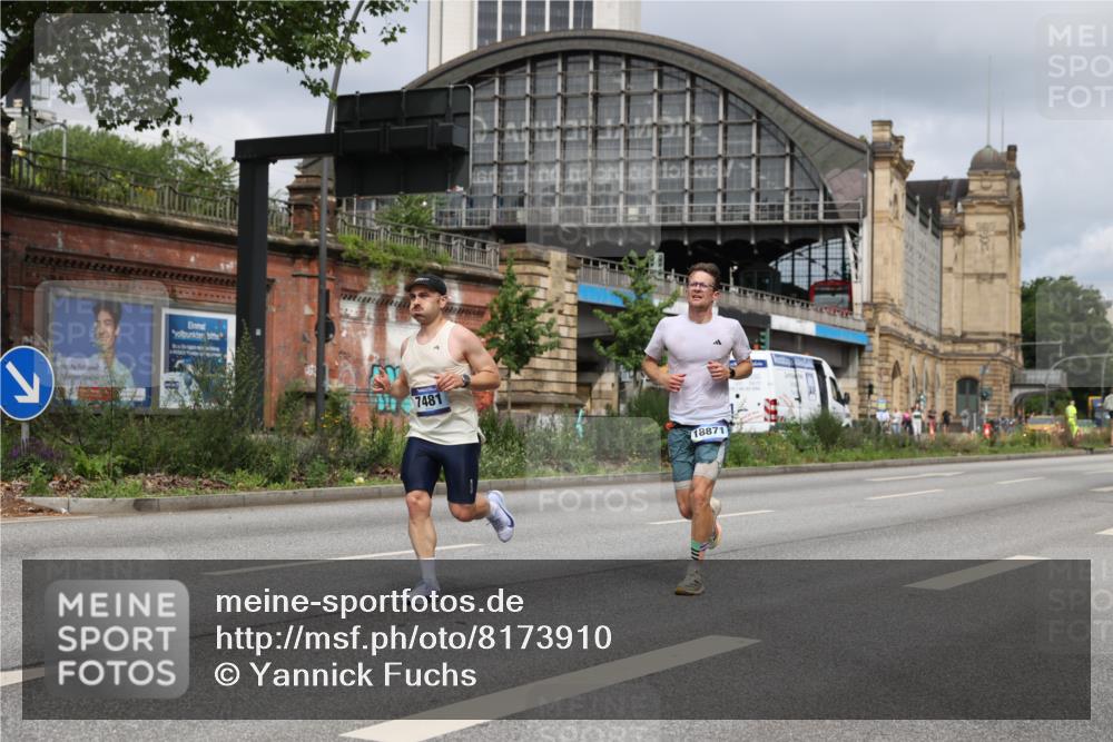 29.06.2025 - hella hamburg halbmarathon Yannick Fuchs http://msf.ph/oto/8173910 29.06.2025 10:25:51 20KM 2460, 2851, 3379, 3845, 5826, 7055, 7481, 7880, 9381, 9508, 10017, 11413, 11857, 13754, 16508, 17322, 18177, 18235, 18871 meine-sportfotos.de