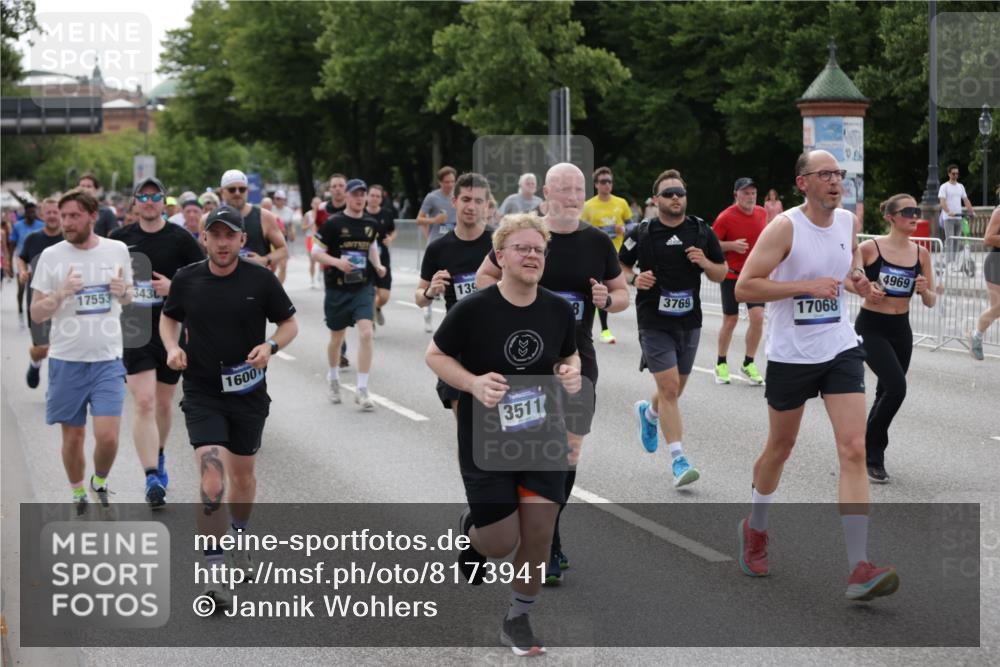 29.06.2025 - hella hamburg halbmarathon Jannik Wohlers http://msf.ph/oto/8173941 29.06.2025 10:22:08 Lombardsbrücke 1187, 1598, 2294, 2351, 2479, 2886, 3108, 3430, 3457, 3511, 3600, 3601, 3910, 3946, 4131, 4556, 4559, 4969, 5079, 5343, 5798, 5838, 6030, 6048, 6049, 6303, 6347, 6820, 6826, 6899, 7097, 7188, 7190, 7276, 7529, 7794, 7925, 8355, 8511, 8855, 8931, 9204, 9256, 9392, 9598, 10065, 10086, 10241, 10432, 10573, 10663, 10902, 10917, 10961, 11046, 11665, 12592, 12933, 13248, 13369, 13460, 13472, 13820, 13963, 14079, 14240, 14314, 14333, 14334, 14633, 14906, 14980, 15114 meine-sportfotos.de