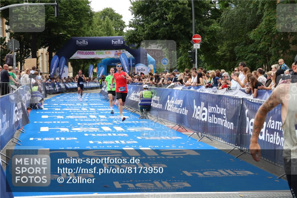 29.06.2025 - hella hamburg halbmarathon Zöllner http://msf.ph/oto/8173950 29.06.2025 10:24:21 Ziel 5612, 6816, 18695 meine-sportfotos.de