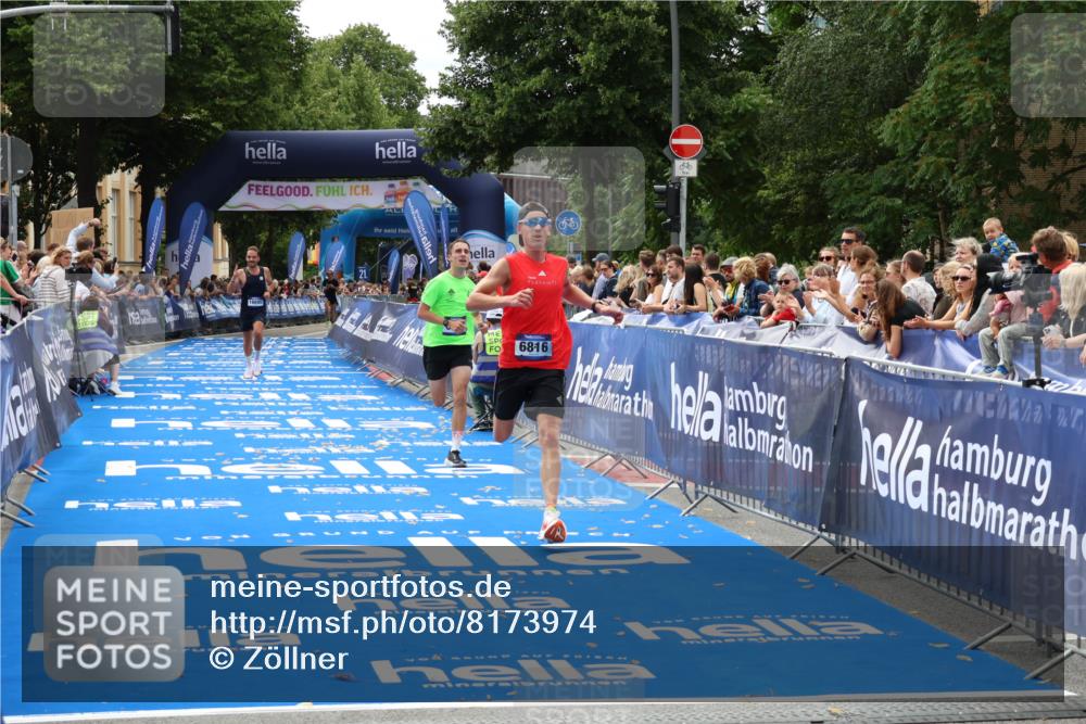 29.06.2025 - hella hamburg halbmarathon Zöllner http://msf.ph/oto/8173974 29.06.2025 10:24:22 Ziel 5612, 6816, 18695 meine-sportfotos.de