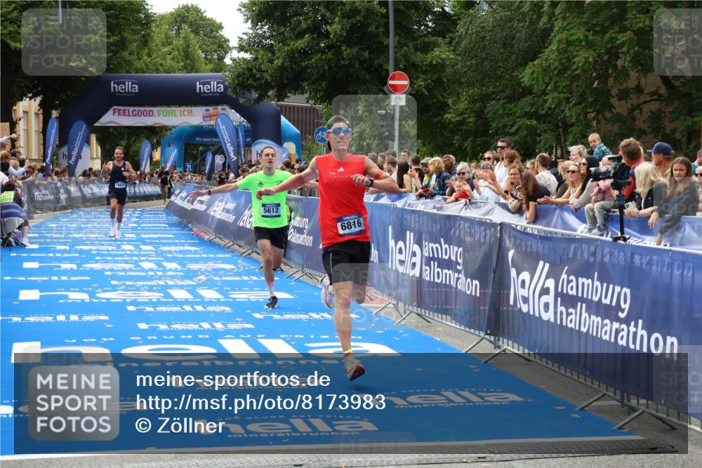 29.06.2025 - hella hamburg halbmarathon Zöllner http://msf.ph/oto/8173983 29.06.2025 10:24:22 Ziel 5612, 6816, 18695 meine-sportfotos.de