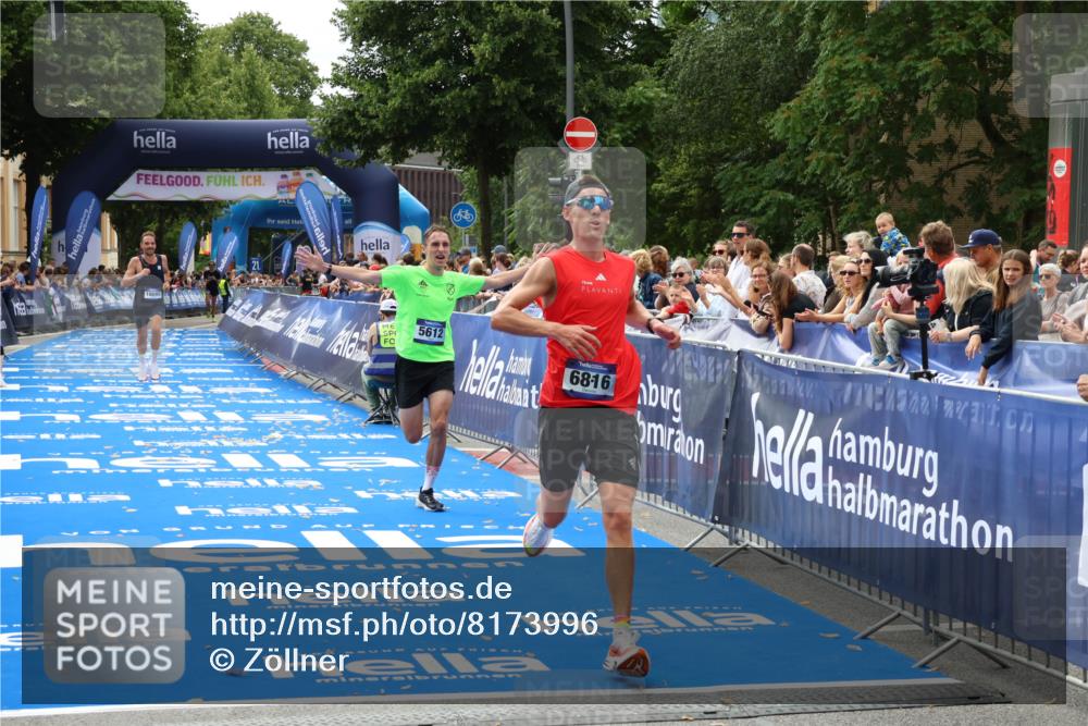 29.06.2025 - hella hamburg halbmarathon Zöllner http://msf.ph/oto/8173996 29.06.2025 10:24:22 Ziel 5612, 6816, 18695 meine-sportfotos.de