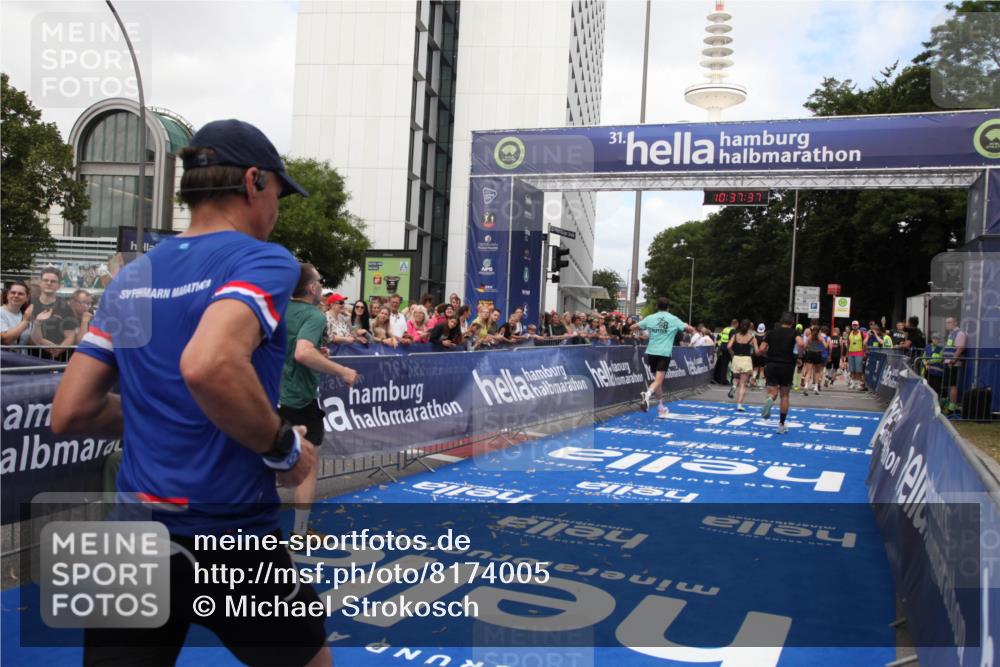 29.06.2025 - hella hamburg halbmarathon Michael Strokosch http://msf.ph/oto/8174005 29.06.2025 10:37:36 Ziel 1290, 5042, 5791, 6047, 7831, 9017, 9914, 10451, 10922, 13372, 18216 meine-sportfotos.de