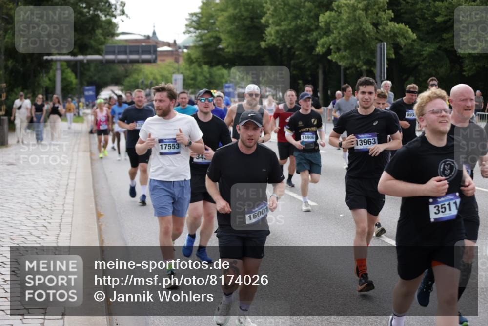 29.06.2025 - hella hamburg halbmarathon Jannik Wohlers http://msf.ph/oto/8174026 29.06.2025 10:22:08 Lombardsbrücke 1187, 1598, 2294, 2351, 2479, 2886, 3108, 3430, 3457, 3511, 3600, 3601, 3910, 3946, 4131, 4556, 4559, 4969, 5079, 5343, 5798, 5838, 6030, 6048, 6049, 6303, 6347, 6820, 6826, 6899, 7097, 7188, 7190, 7276, 7529, 7794, 7925, 8355, 8511, 8855, 8931, 9204, 9256, 9392, 9598, 10065, 10086, 10241, 10432, 10573, 10663, 10902, 10917, 10961, 11046, 11665, 12592, 12933, 13248, 13369, 13460, 13472, 13820, 13963, 14079, 14240, 14314, 14333, 14334, 14633, 14906, 14980, 15114 meine-sportfotos.de