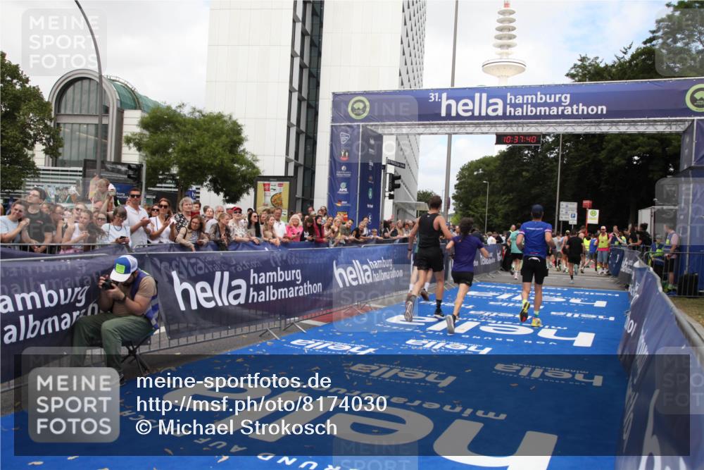 29.06.2025 - hella hamburg halbmarathon Michael Strokosch http://msf.ph/oto/8174030 29.06.2025 10:37:38 Ziel 1290, 5042, 5791, 6047, 7831, 9914, 10451, 10922, 11106, 18193, 18216 meine-sportfotos.de