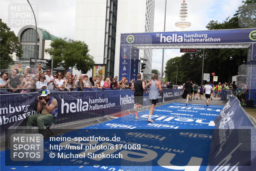 29.06.2025 - hella hamburg halbmarathon Michael Strokosch http://msf.ph/oto/8174069 29.06.2025 10:37:43 Ziel 1505, 10922, 11106, 14934, 18193, 18216 meine-sportfotos.de