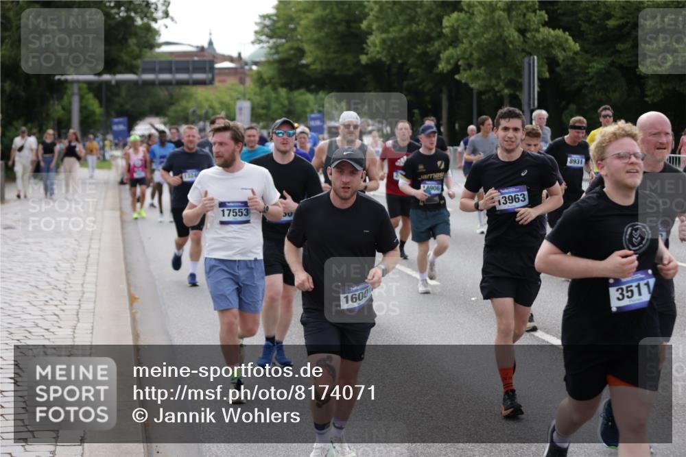 29.06.2025 - hella hamburg halbmarathon Jannik Wohlers http://msf.ph/oto/8174071 29.06.2025 10:22:08 Lombardsbrücke 1187, 1598, 2294, 2351, 2479, 2886, 3108, 3430, 3457, 3511, 3600, 3601, 3910, 3946, 4131, 4556, 4559, 4969, 5079, 5343, 5798, 5838, 6030, 6048, 6049, 6303, 6347, 6820, 6826, 6899, 7097, 7188, 7190, 7276, 7529, 7794, 7925, 8355, 8511, 8855, 8931, 9204, 9256, 9392, 9598, 10065, 10086, 10241, 10432, 10573, 10663, 10902, 10917, 10961, 11046, 11665, 12592, 12933, 13248, 13369, 13460, 13472, 13820, 13963, 14079, 14240, 14314, 14333, 14334, 14633, 14906, 14980, 15114 meine-sportfotos.de