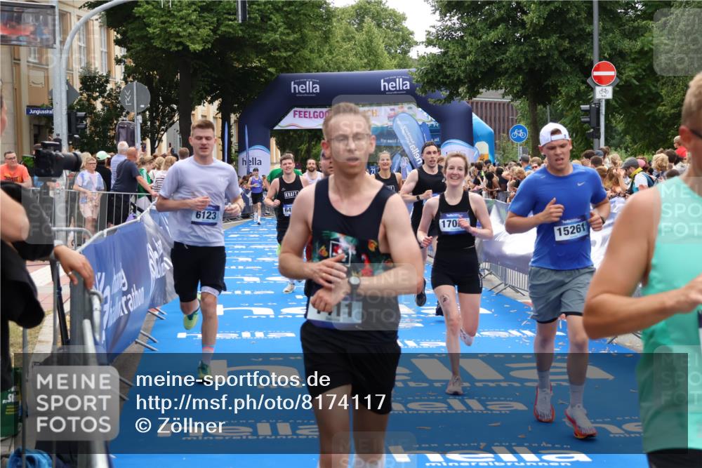 29.06.2025 - hella hamburg halbmarathon Zöllner http://msf.ph/oto/8174117 29.06.2025 10:37:09 Ziel 1385, 1411, 5923, 6123, 6458, 7482, 8362, 9178, 10738, 11120, 15261, 15410, 16992, 17024, 17125, 17658 meine-sportfotos.de