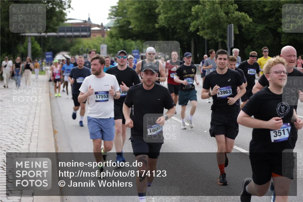 29.06.2025 - hella hamburg halbmarathon Jannik Wohlers http://msf.ph/oto/8174123 29.06.2025 10:22:08 Lombardsbrücke 1187, 1598, 2294, 2351, 2479, 2886, 3108, 3430, 3457, 3511, 3600, 3601, 3910, 3946, 4131, 4556, 4559, 4969, 5079, 5343, 5798, 5838, 6030, 6048, 6049, 6303, 6347, 6820, 6826, 6899, 7097, 7188, 7190, 7276, 7529, 7794, 7925, 8355, 8511, 8855, 8931, 9204, 9256, 9392, 9598, 10065, 10086, 10241, 10432, 10573, 10663, 10902, 10917, 10961, 11046, 11665, 12592, 12933, 13248, 13369, 13460, 13472, 13820, 13963, 14079, 14240, 14314, 14333, 14334, 14633, 14906, 14980, 15114 meine-sportfotos.de