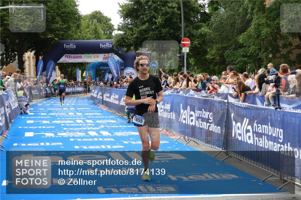 29.06.2025 - hella hamburg halbmarathon Zöllner http://msf.ph/oto/8174139 29.06.2025 10:24:37 Ziel 7855, 14506 meine-sportfotos.de