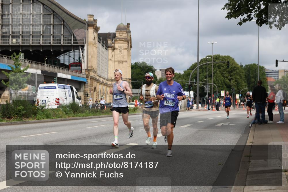 29.06.2025 - hella hamburg halbmarathon Yannick Fuchs http://msf.ph/oto/8174187 29.06.2025 10:26:01 20KM 2460, 2851, 5826, 7880, 9508, 10017, 10298, 11413, 11857, 13754, 14548, 16508, 18177, 18871 meine-sportfotos.de