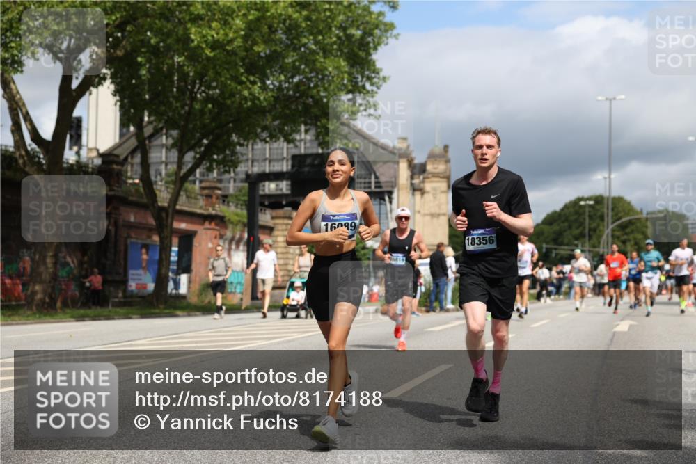 29.06.2025 - hella hamburg halbmarathon Yannick Fuchs http://msf.ph/oto/8174188 29.06.2025 10:41:35 20KM 51, 1012, 1460, 1592, 2274, 2839, 2864, 2869, 3304, 3976, 4093, 4377, 5129, 5532, 5650, 5889, 6134, 6168, 6203, 6630, 6716, 7480, 7908, 7962, 8564, 8693, 8852, 9051, 9305, 10122, 10423, 11021, 11518, 12679, 12706, 12724, 13223, 13303, 14482, 15350, 15451, 15714, 15923, 15973, 16089, 16175, 16819, 17172, 17229, 17743, 17846, 18297, 18356, 18856, 19127 meine-sportfotos.de