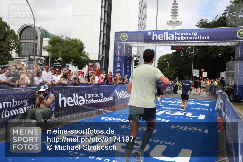 29.06.2025 - hella hamburg halbmarathon Michael Strokosch http://msf.ph/oto/8174197 29.06.2025 10:37:50 Ziel 1505, 1615, 2196, 2404, 9171, 13148, 13595, 18276, 18277 meine-sportfotos.de