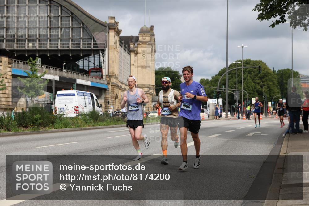 29.06.2025 - hella hamburg halbmarathon Yannick Fuchs http://msf.ph/oto/8174200 29.06.2025 10:26:01 20KM 2460, 2851, 5826, 7880, 9508, 10017, 10298, 11413, 11857, 13754, 14548, 16508, 18177, 18871 meine-sportfotos.de
