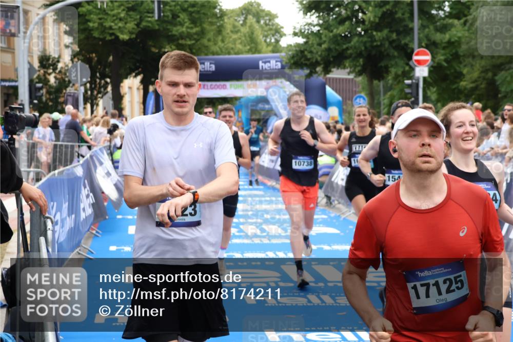 29.06.2025 - hella hamburg halbmarathon Zöllner http://msf.ph/oto/8174211 29.06.2025 10:37:11 Ziel 5923, 6123, 6458, 7482, 8362, 9178, 10190, 10738, 11120, 11423, 13972, 15178, 15410, 16992, 17658 meine-sportfotos.de