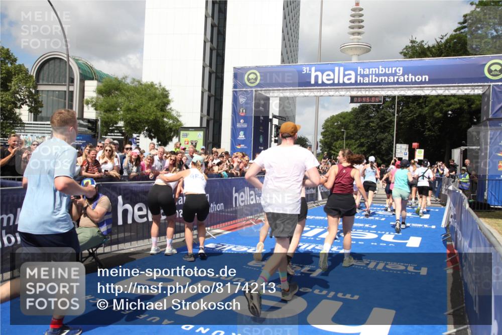 29.06.2025 - hella hamburg halbmarathon Michael Strokosch http://msf.ph/oto/8174213 29.06.2025 11:45:02 Ziel 1008, 1010, 1314, 4139, 4329, 4483, 4627, 5001, 5735, 7956, 8792, 9243, 11421, 11637, 12660, 12661, 14163, 15101, 16560, 17116, 17936, 18269, 18353, 18544, 18782, 18918 meine-sportfotos.de
