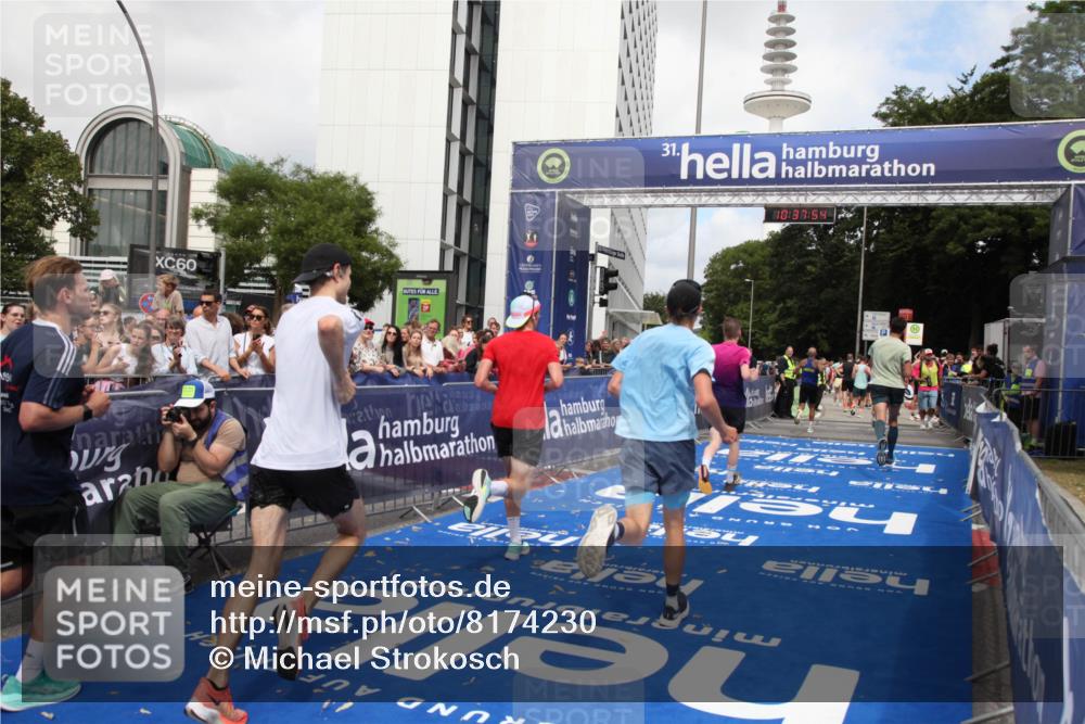 29.06.2025 - hella hamburg halbmarathon Michael Strokosch http://msf.ph/oto/8174230 29.06.2025 10:37:53 Ziel 1615, 2196, 2404, 9171, 13148, 13595, 18103, 18276, 18277, 18529 meine-sportfotos.de