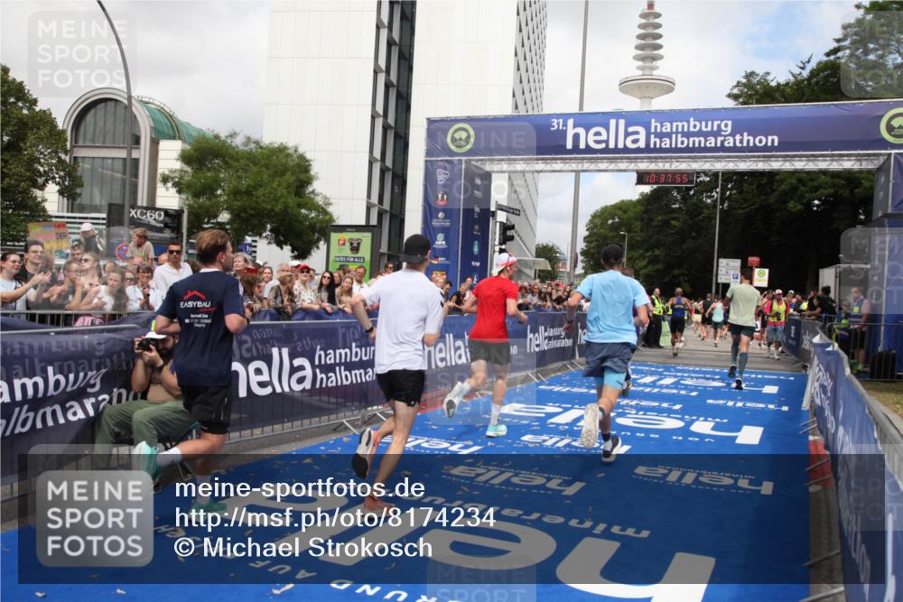 29.06.2025 - hella hamburg halbmarathon Michael Strokosch http://msf.ph/oto/8174234 29.06.2025 10:37:53 Ziel 1615, 2196, 2404, 9171, 13148, 13595, 18103, 18276, 18277, 18529 meine-sportfotos.de