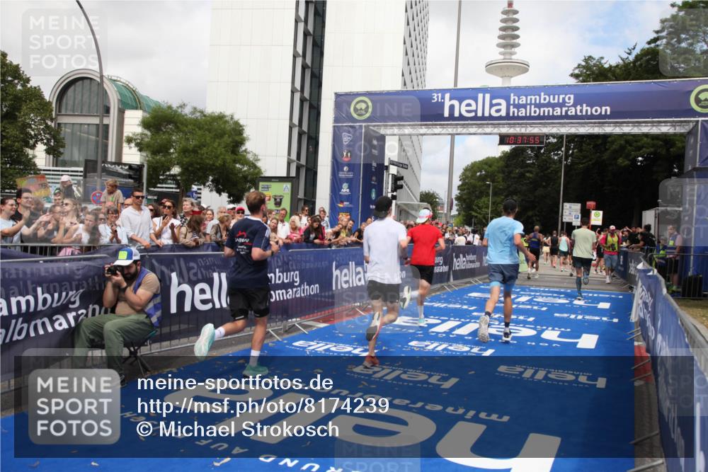 29.06.2025 - hella hamburg halbmarathon Michael Strokosch http://msf.ph/oto/8174239 29.06.2025 10:37:54 Ziel 1615, 2196, 2404, 9171, 13148, 18103, 18276, 18277, 18529 meine-sportfotos.de