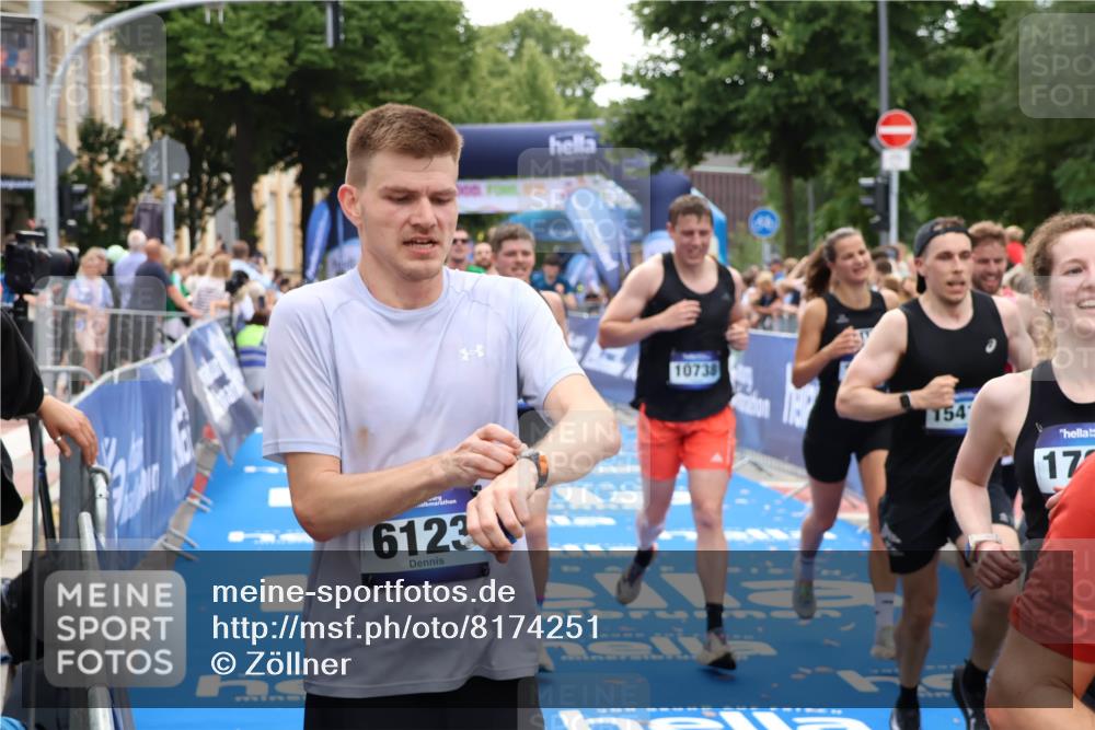 29.06.2025 - hella hamburg halbmarathon Zöllner http://msf.ph/oto/8174251 29.06.2025 10:37:11 Ziel 5923, 6123, 6458, 7482, 8362, 9178, 10190, 10738, 11120, 11423, 13972, 15178, 15410, 16992, 17658 meine-sportfotos.de