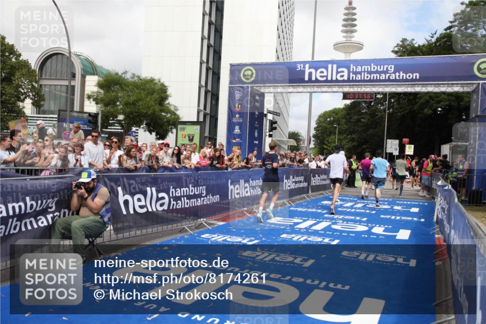 29.06.2025 - hella hamburg halbmarathon Michael Strokosch http://msf.ph/oto/8174261 29.06.2025 10:37:55 Ziel 2196, 2404, 3480, 9171, 13148, 18103, 18276, 18277, 18529 meine-sportfotos.de