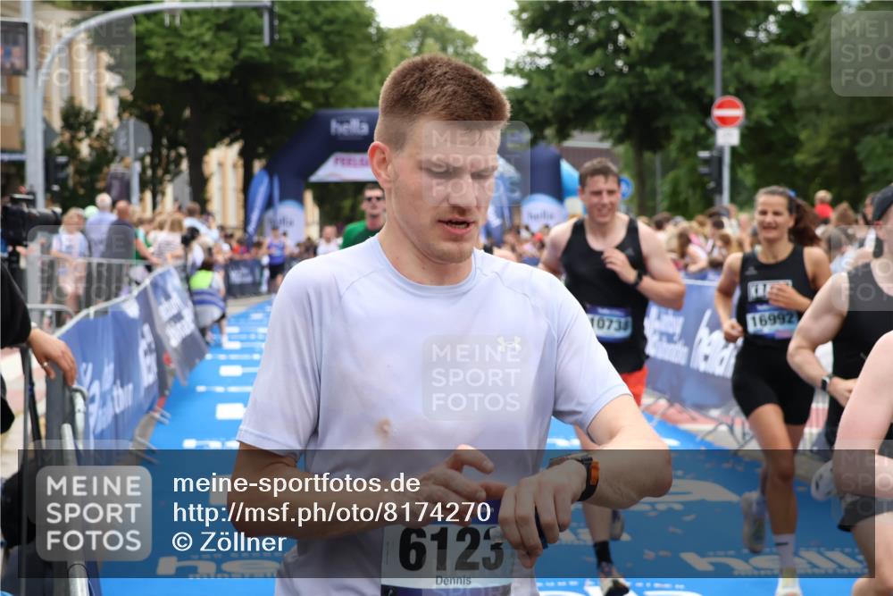 29.06.2025 - hella hamburg halbmarathon Zöllner http://msf.ph/oto/8174270 29.06.2025 10:37:11 Ziel 5923, 6123, 6458, 7482, 8362, 9178, 10190, 10738, 11120, 11423, 13972, 15178, 15410, 16992, 17658 meine-sportfotos.de