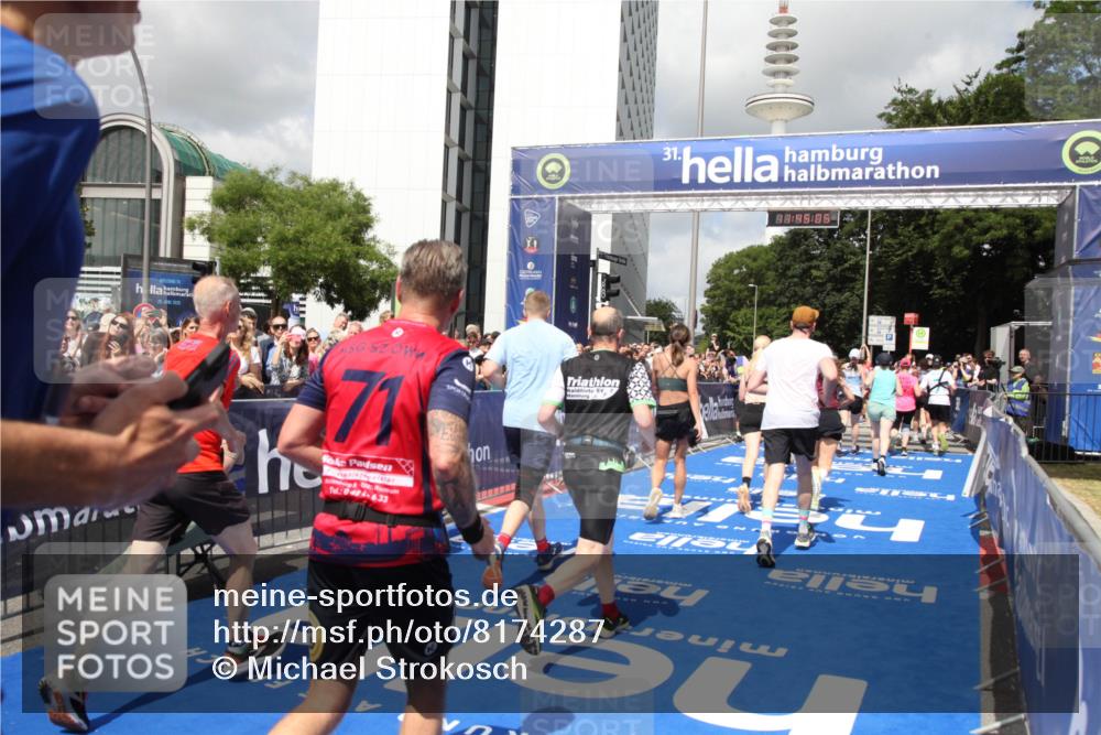 29.06.2025 - hella hamburg halbmarathon Michael Strokosch http://msf.ph/oto/8174287 29.06.2025 11:45:03 Ziel 1008, 1010, 1291, 1314, 4139, 4329, 4483, 4627, 5001, 5735, 7956, 8792, 9243, 11421, 11637, 12660, 12661, 14163, 15101, 16560, 17116, 17936, 18269, 18353, 18782, 18918 meine-sportfotos.de