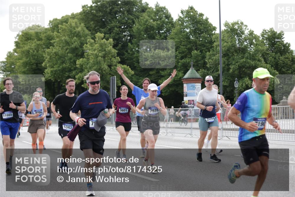 29.06.2025 - hella hamburg halbmarathon Jannik Wohlers http://msf.ph/oto/8174325 29.06.2025 10:22:16 Lombardsbrücke 1029, 2294, 2479, 2766, 2886, 3003, 3430, 3457, 3511, 3600, 3601, 4969, 5223, 5343, 5798, 6826, 6899, 7097, 7188, 7190, 7276, 7529, 7925, 8355, 8931, 9256, 9392, 9598, 10065, 10086, 10573, 10663, 10826, 10902, 10961, 11665, 12592, 13248, 13472, 13963, 14334, 14525, 14633, 14801, 14906, 15870 meine-sportfotos.de
