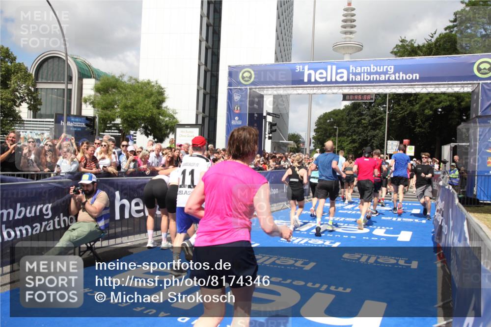 29.06.2025 - hella hamburg halbmarathon Michael Strokosch http://msf.ph/oto/8174346 29.06.2025 11:45:06 Ziel 1291, 4139, 5001, 5735, 5901, 7956, 8048, 9243, 11421, 11637, 12660, 12661, 14163, 15755, 16560, 17936, 18269, 18353, 18918 meine-sportfotos.de