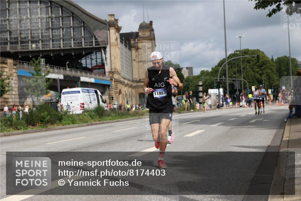 29.06.2025 - hella hamburg halbmarathon Yannick Fuchs http://msf.ph/oto/8174403 29.06.2025 10:26:10 20KM 3201, 5826, 7880, 9508, 10017, 10298, 10929, 11857, 12232, 12681, 13754, 14548, 15835, 16508, 19118 meine-sportfotos.de