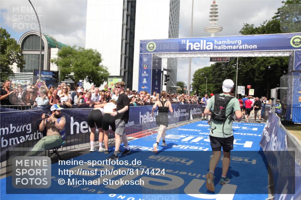 29.06.2025 - hella hamburg halbmarathon Michael Strokosch http://msf.ph/oto/8174424 29.06.2025 11:45:10 Ziel 1291, 5901, 7956, 8048, 8984, 11637, 12152, 12382, 14959, 15755, 17936, 18269, 18353, 18918 meine-sportfotos.de