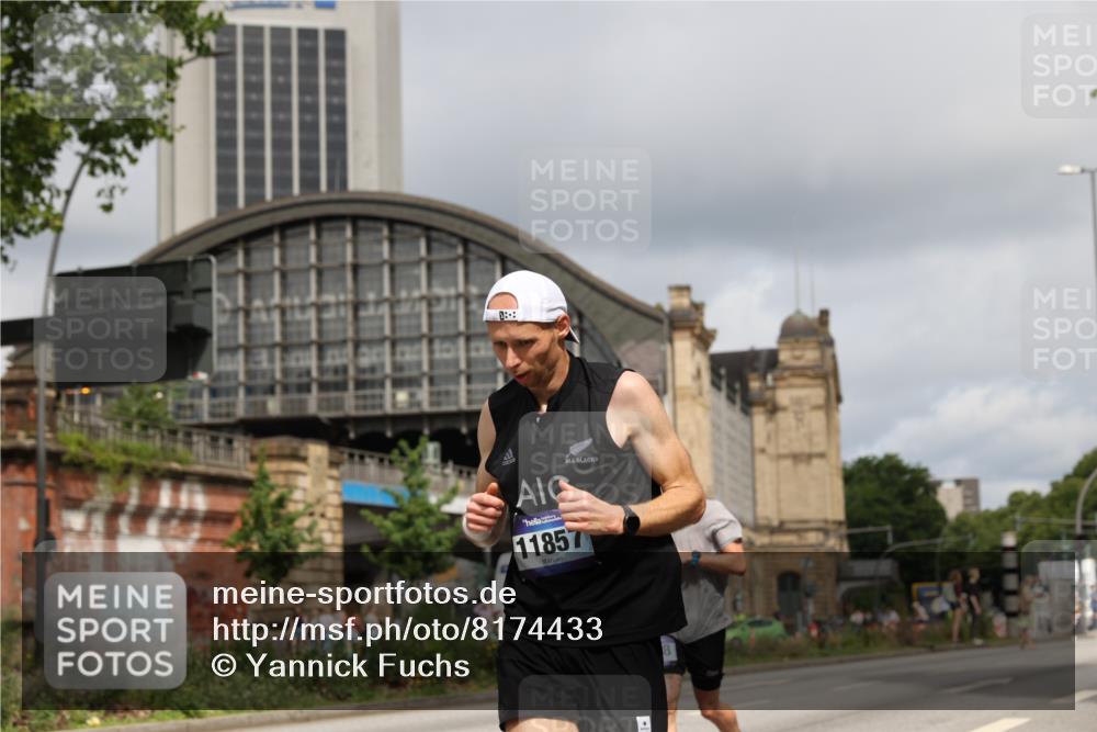 29.06.2025 - hella hamburg halbmarathon Yannick Fuchs http://msf.ph/oto/8174433 29.06.2025 10:26:11 20KM 3201, 7880, 9508, 10017, 10298, 10929, 11857, 12232, 12681, 13754, 14548, 15835, 16508, 19118 meine-sportfotos.de