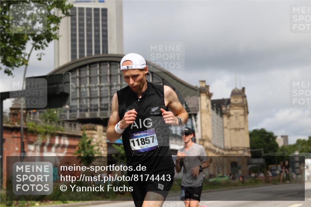 29.06.2025 - hella hamburg halbmarathon Yannick Fuchs http://msf.ph/oto/8174443 29.06.2025 10:26:11 20KM 3201, 7880, 9508, 10017, 10298, 10929, 11857, 12232, 12681, 13754, 14548, 15835, 16508, 19118 meine-sportfotos.de