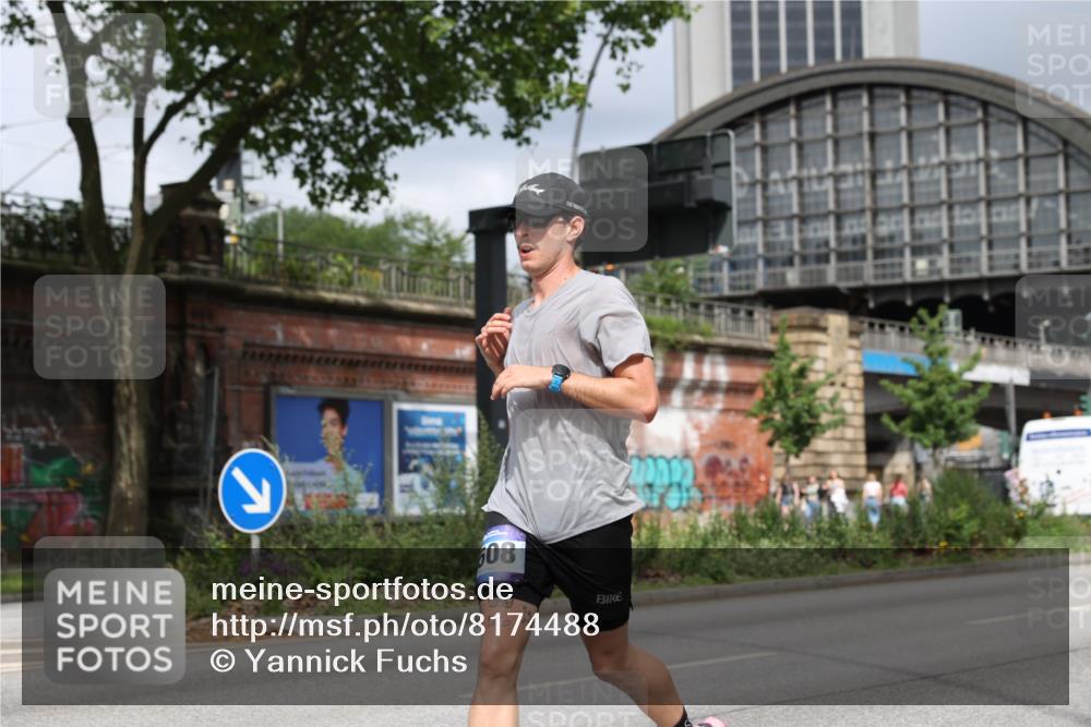 29.06.2025 - hella hamburg halbmarathon Yannick Fuchs http://msf.ph/oto/8174488 29.06.2025 10:26:12 20KM 3201, 7880, 9508, 10017, 10298, 10929, 11857, 12232, 12681, 13754, 14548, 15835, 16508, 19118 meine-sportfotos.de