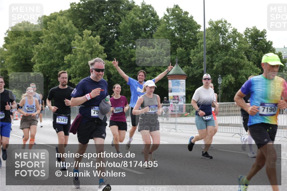 29.06.2025 - hella hamburg halbmarathon Jannik Wohlers http://msf.ph/oto/8174495 29.06.2025 10:22:16 Lombardsbrücke 1029, 2294, 2479, 2766, 2886, 3003, 3430, 3457, 3511, 3600, 3601, 4969, 5223, 5343, 5798, 6826, 6899, 7097, 7188, 7190, 7276, 7529, 7925, 8355, 8931, 9256, 9392, 9598, 10065, 10086, 10573, 10663, 10826, 10902, 10961, 11665, 12592, 13248, 13472, 13963, 14334, 14525, 14633, 14801, 14906, 15870 meine-sportfotos.de
