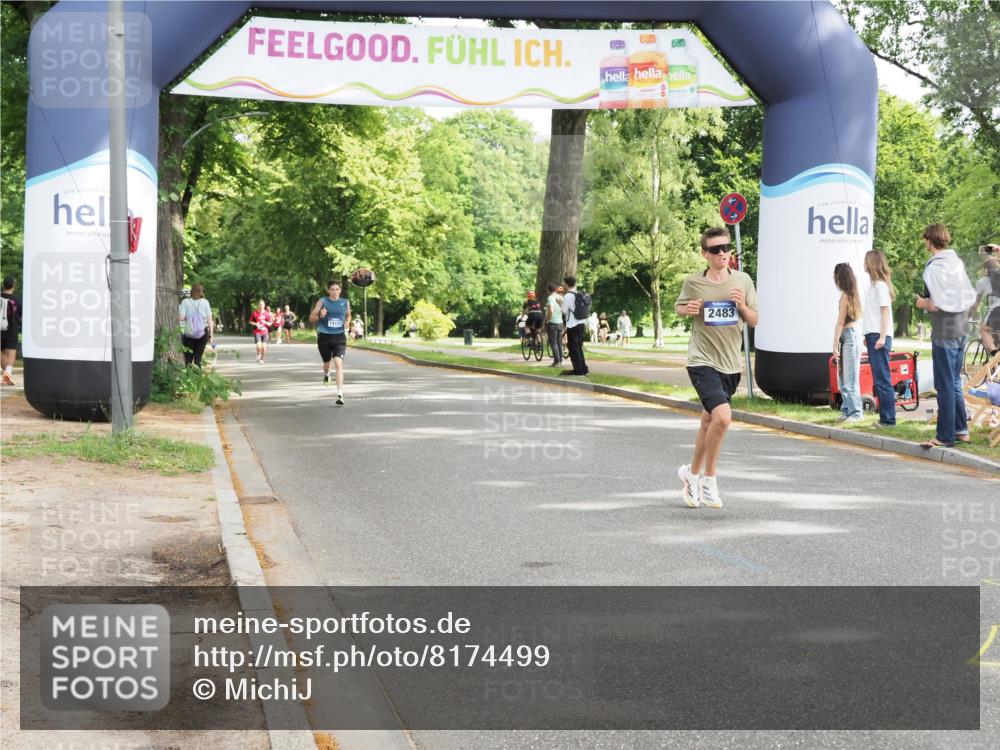 29.06.2025 - hella hamburg halbmarathon MichiJ http://msf.ph/oto/8174499 29.06.2025 10:15:46 Zwischen KM18-KM19 2483, 4338, 8376, 9767, 10468, 11228 meine-sportfotos.de
